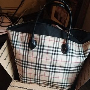 Burberry purse